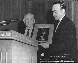 Jamil Kaim receives award from Cleveland Lebanese Union.