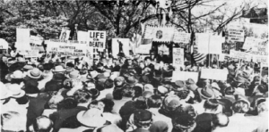 Rally organized by Cleveland Community during crisis in 1956. (Courtesy of the Cleveland Press).