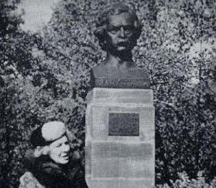 Daughter of Mark Twain (the former Clara Clemens) at the Twain Memorial